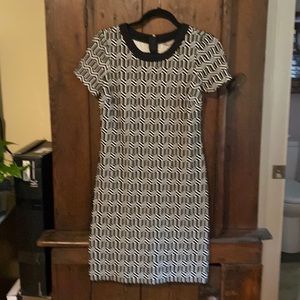 Thick black and white patterned Banana Republic size 2 dress with short sleeves